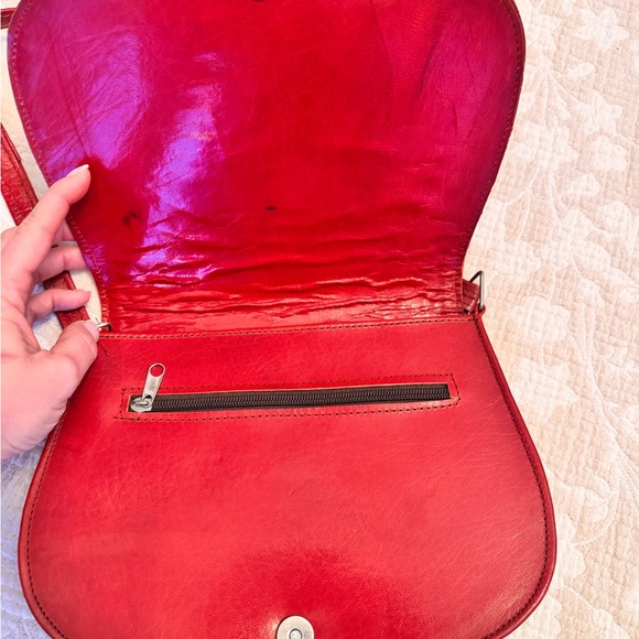 Red Embossed Leather Crossbody Bag and Wallet Set - Picture 6 of 11